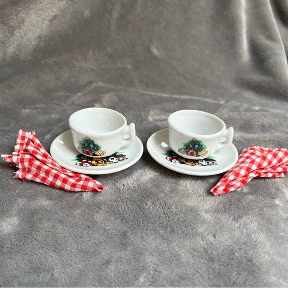 Miniature Wicker basket with Porcelain Tea Set Christmas Tree Teddy Bear Print - Picture 2 of 8